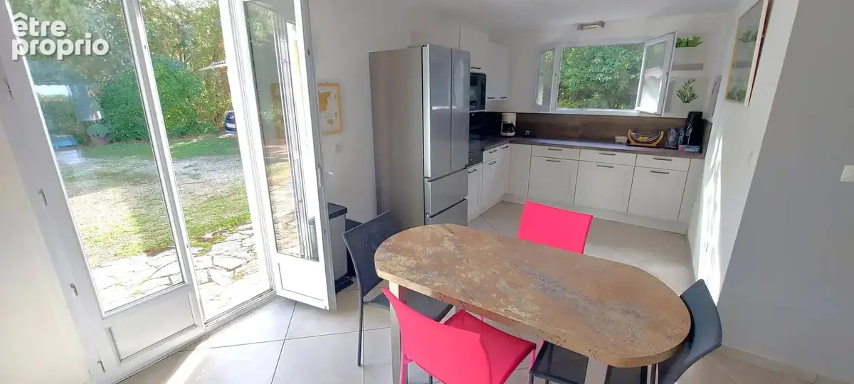 Villa T4/5 de plain-pied avec piscine, ainsi qu'un appartement T2 indépendant et des dépendances. - photo 14
