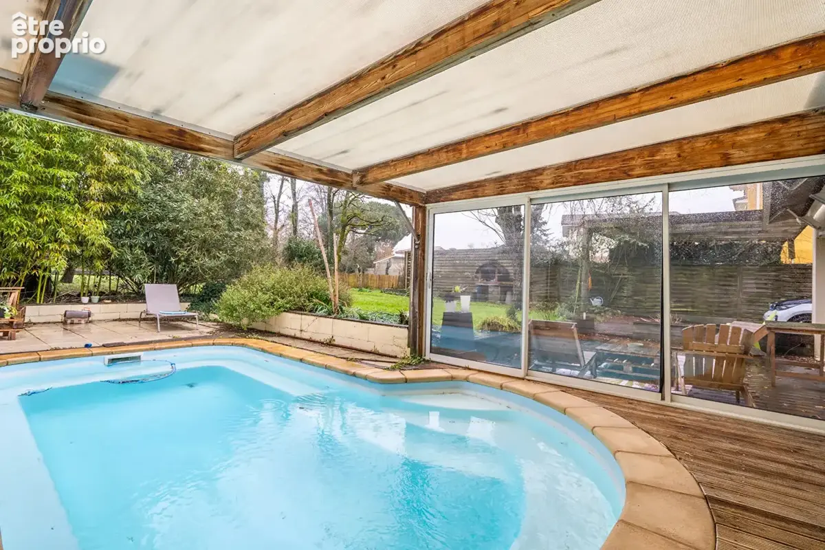 Eysines - Maison 4 chambres de 137m², entièrement rénovée avec piscine et grand jardin sans vis-à-vis - photo 5