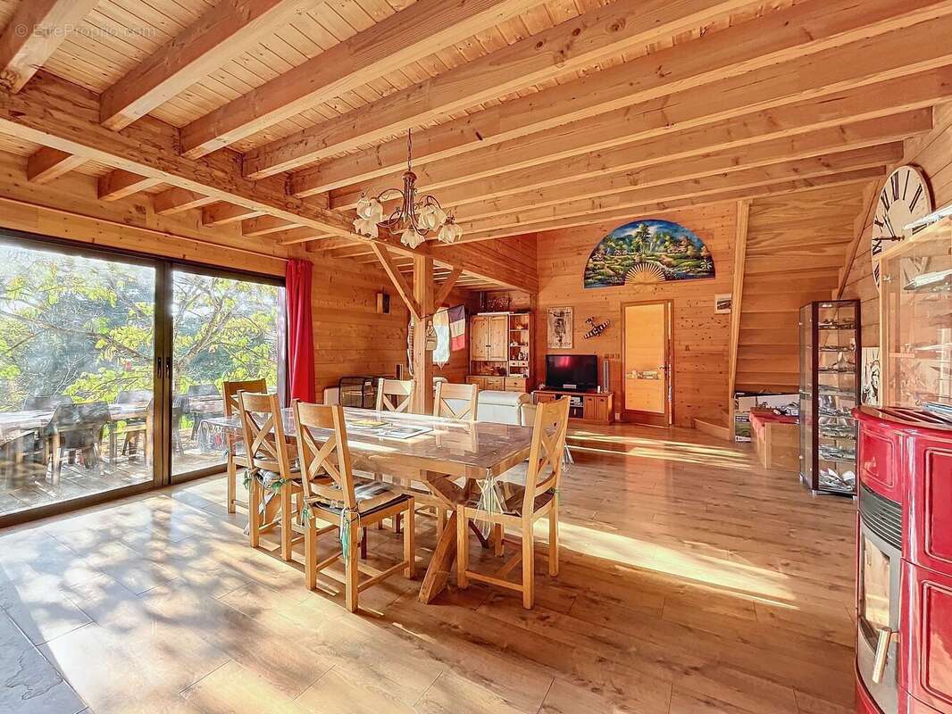 Maison à COMPREIGNAC