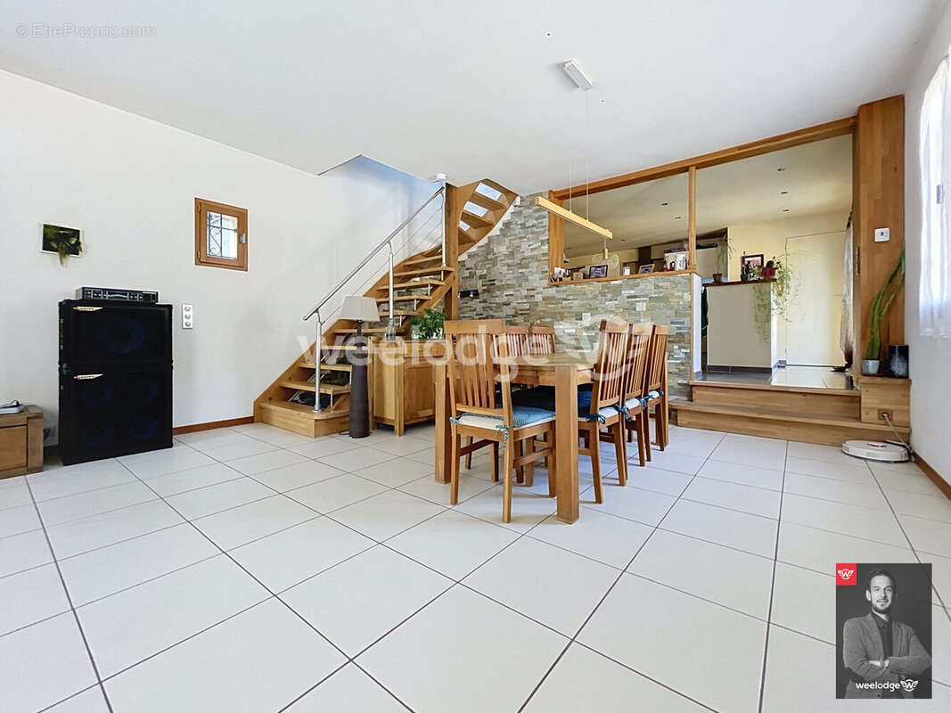 Maison 160 m² à Jouy-Le-Moutier  - photo 5