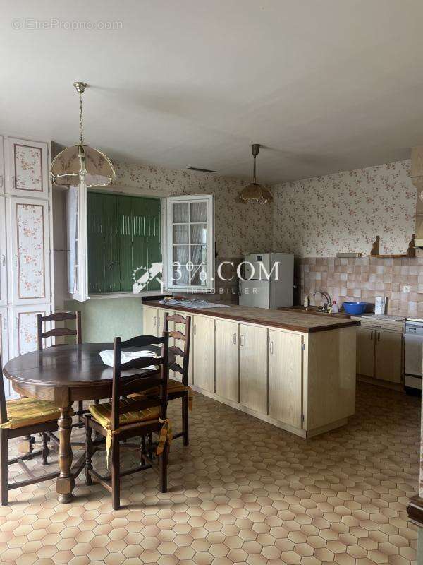 3%. com immobilier à  saint savin - photo 6