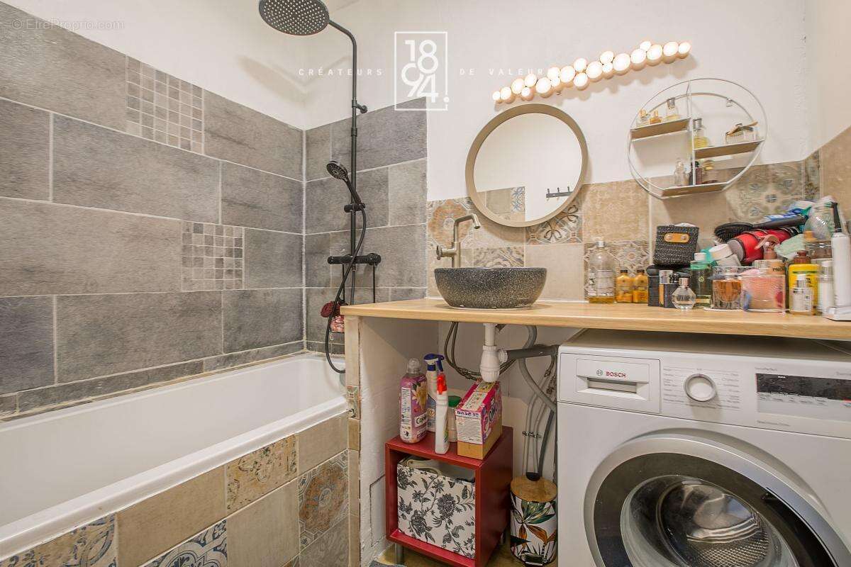 Appartement à MARSEILLE-4E