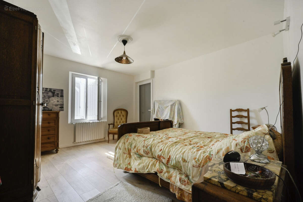 Maison 200 m² à La Chapelle-Des-Pots  - photo 8