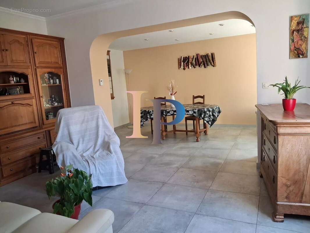 Maison centre village - photo 10