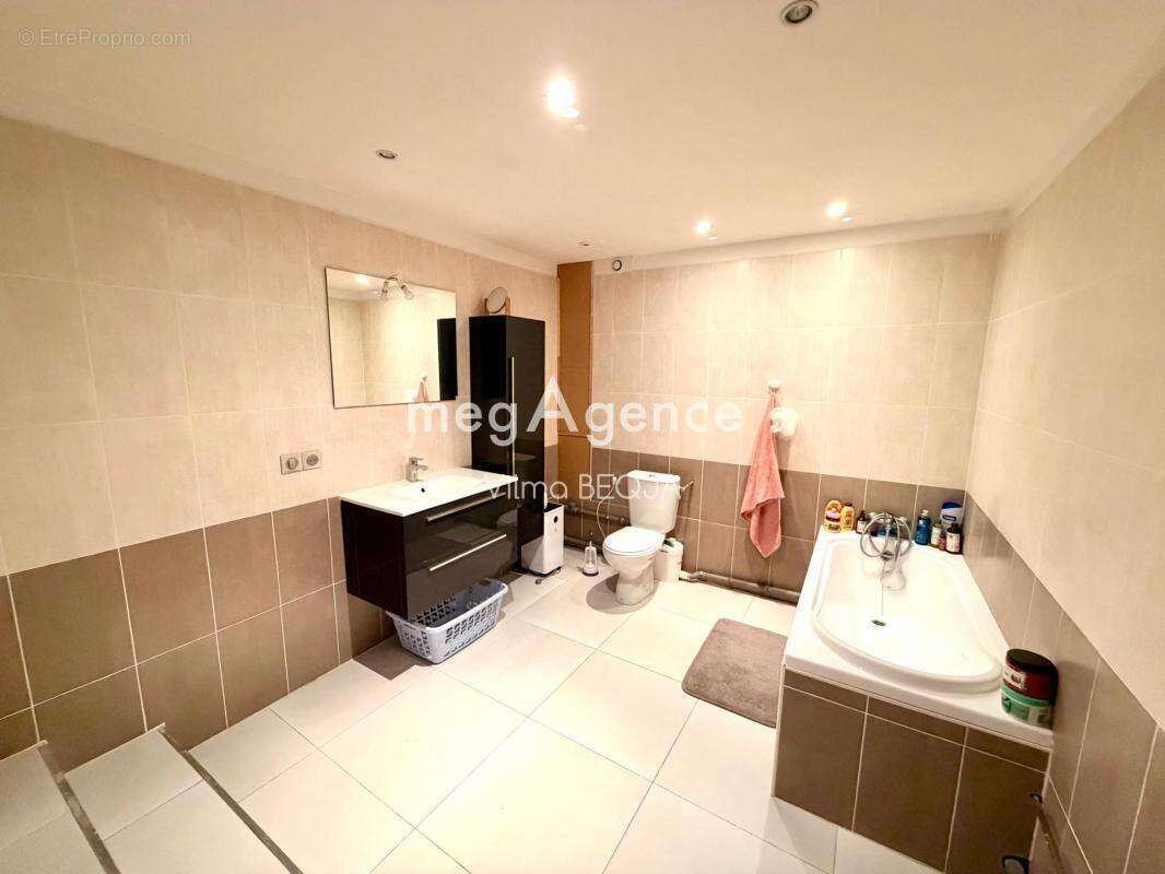 Maison à EGRISELLES-LE-BOCAGE