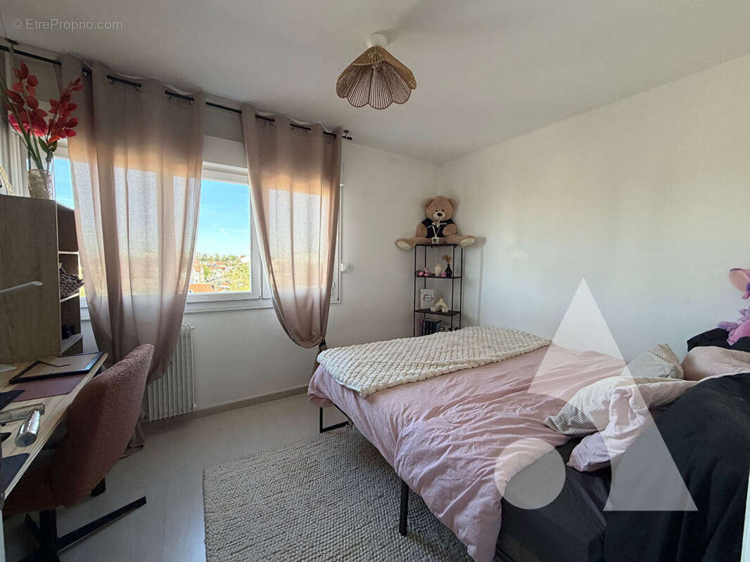 Appartement à SAINT-JULIEN-LES-VILLAS