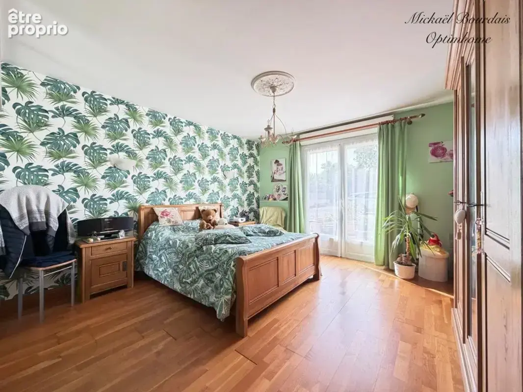  Maison familiale de caractère 190 m2 – 5 chambres – Environnement calme – Proche centre de La Flèche - photo 3