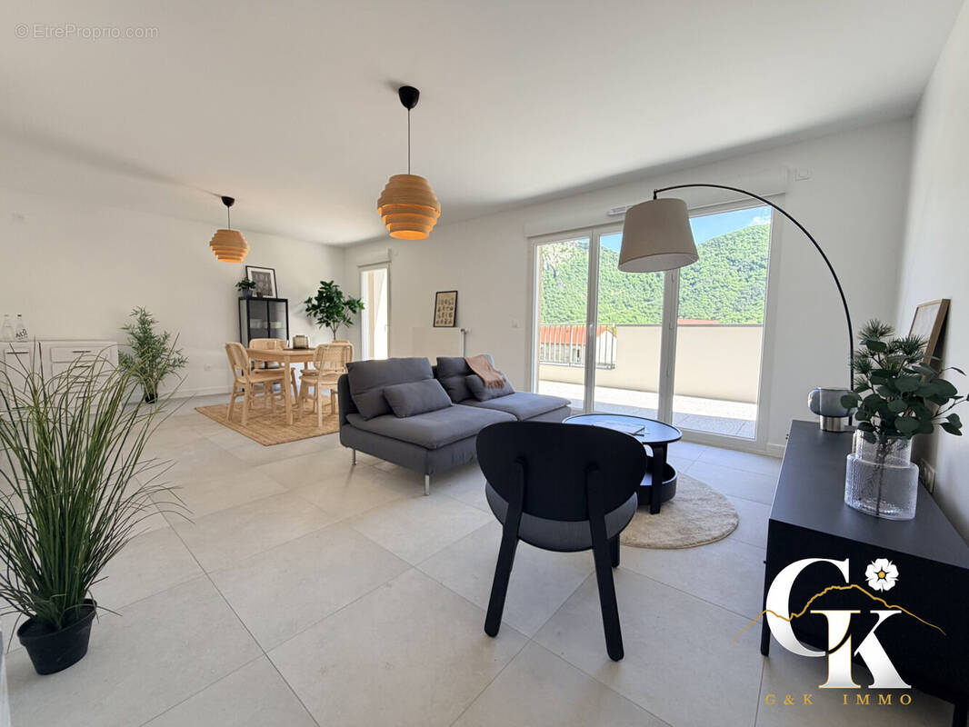 Appartement à SAINT-PAUL-DE-VARCES