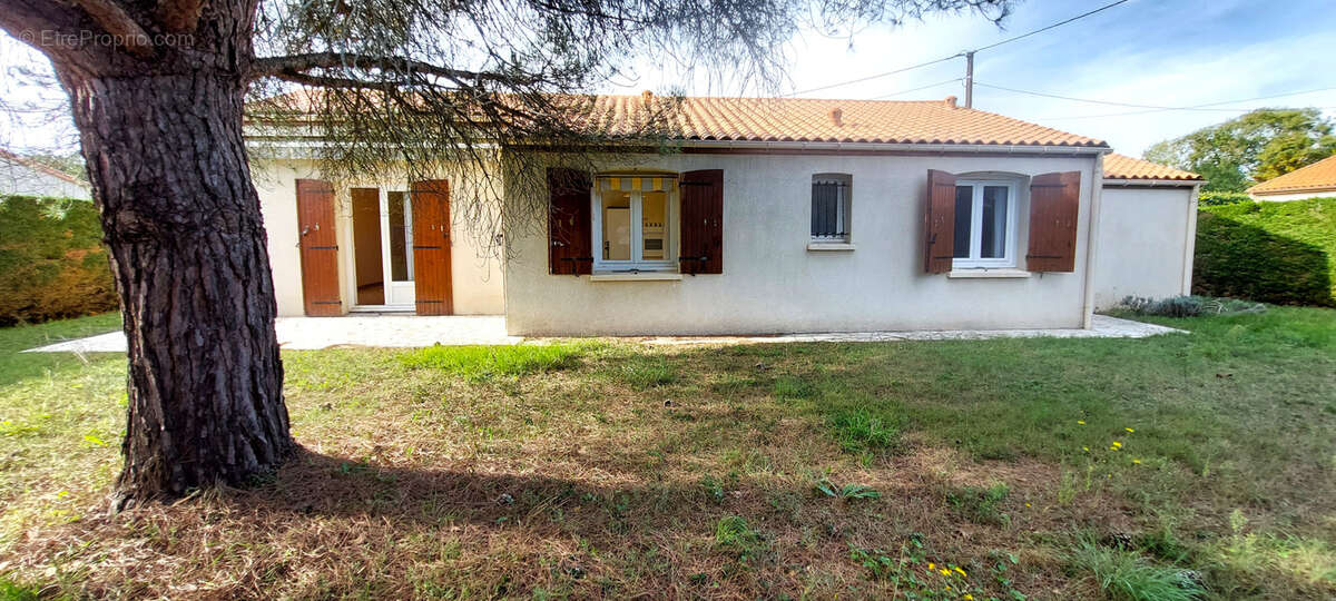 MAISON DE  PLAIN PIED avec un magnifique jardin et un garage située à ROYAN - photo 2
