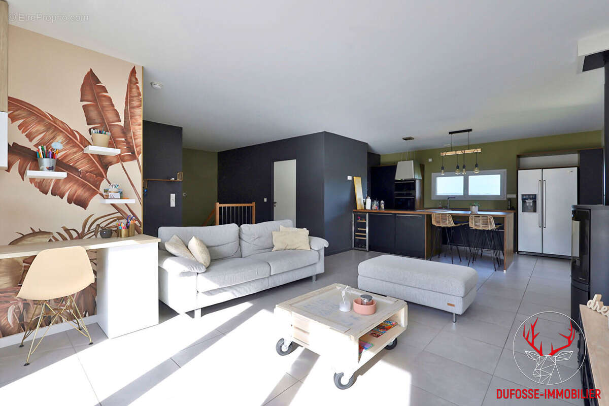 Maison à LA TOUR-DE-SALVAGNY