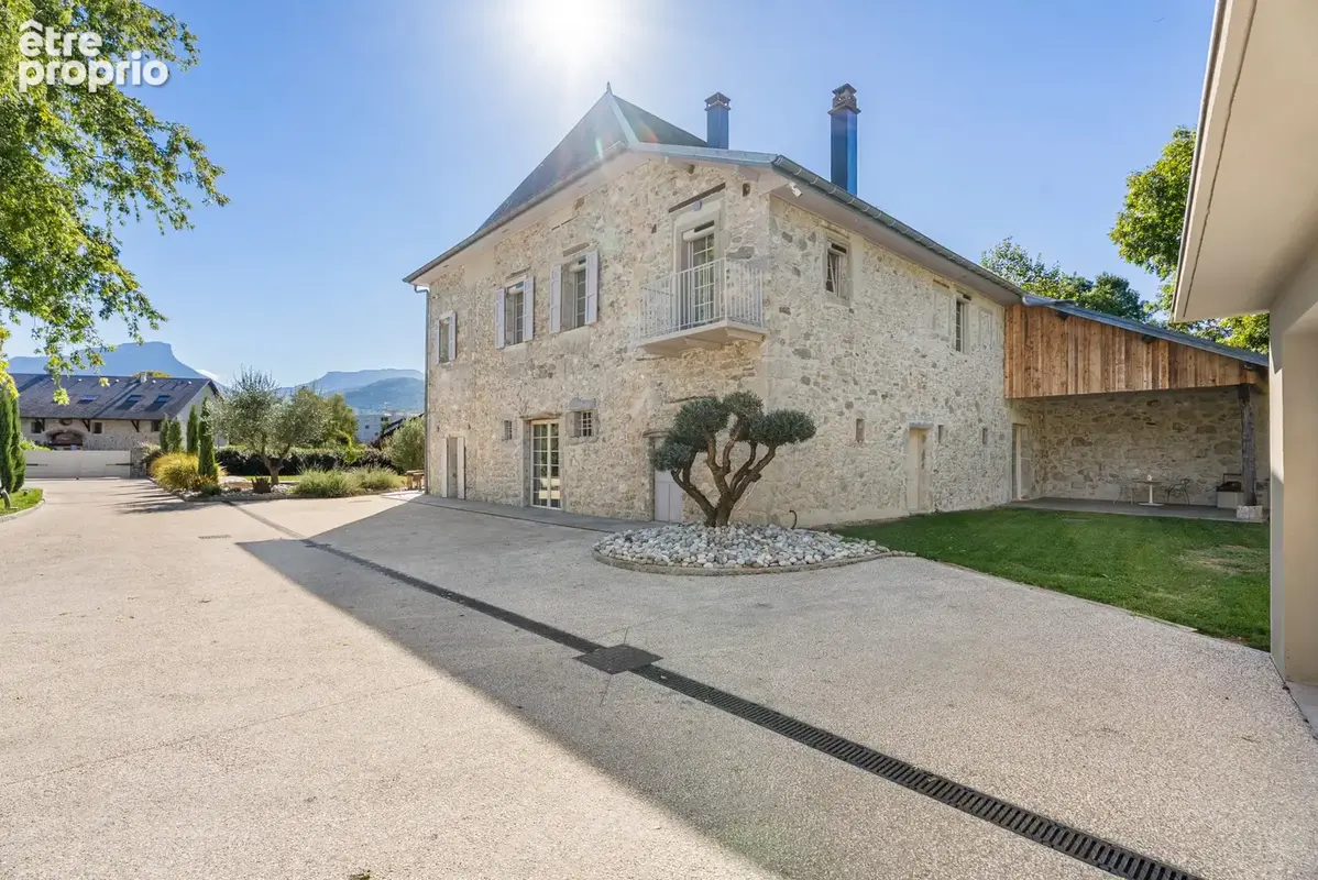 La Ravoire centre - Ancienne ferme entièrement rénové de 362m2 - terrain 1736m2 - Piscine chauffée - photo 28