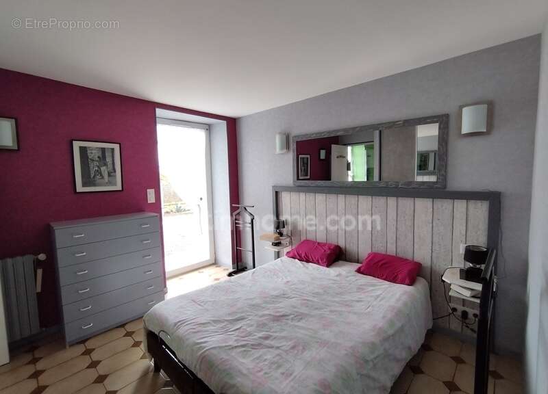 Charente, exceptionnelle ! A 10mn de La Rochefoucauld, maison 206 m², pièce de vie 70 m², grange, terrain clos 3602m² - photo 15