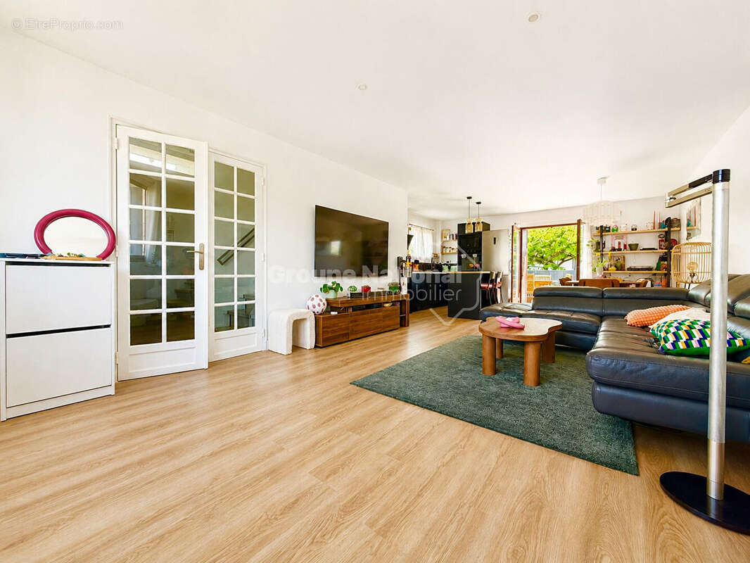 Maison de type 4, avec grand garage, rénovée avec goût ! - photo 3