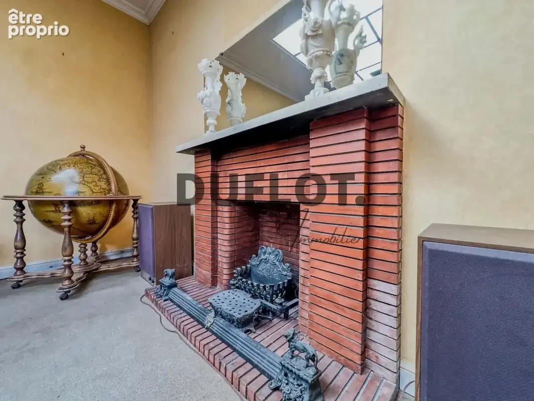 Grande mitoyenne atypique avec 2 grands garages et superbe extérieur - photo 15
