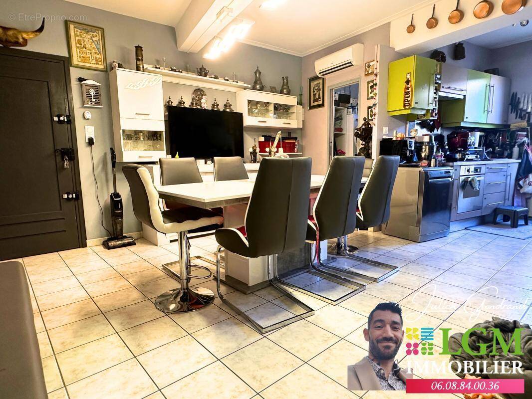 Appartement à UCHAUD