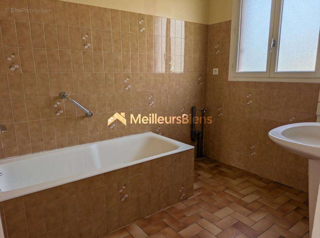 Maison Familiale centre ville de Guer 107 m² hab sur 635m² de terrain clos - Garage - photo 21