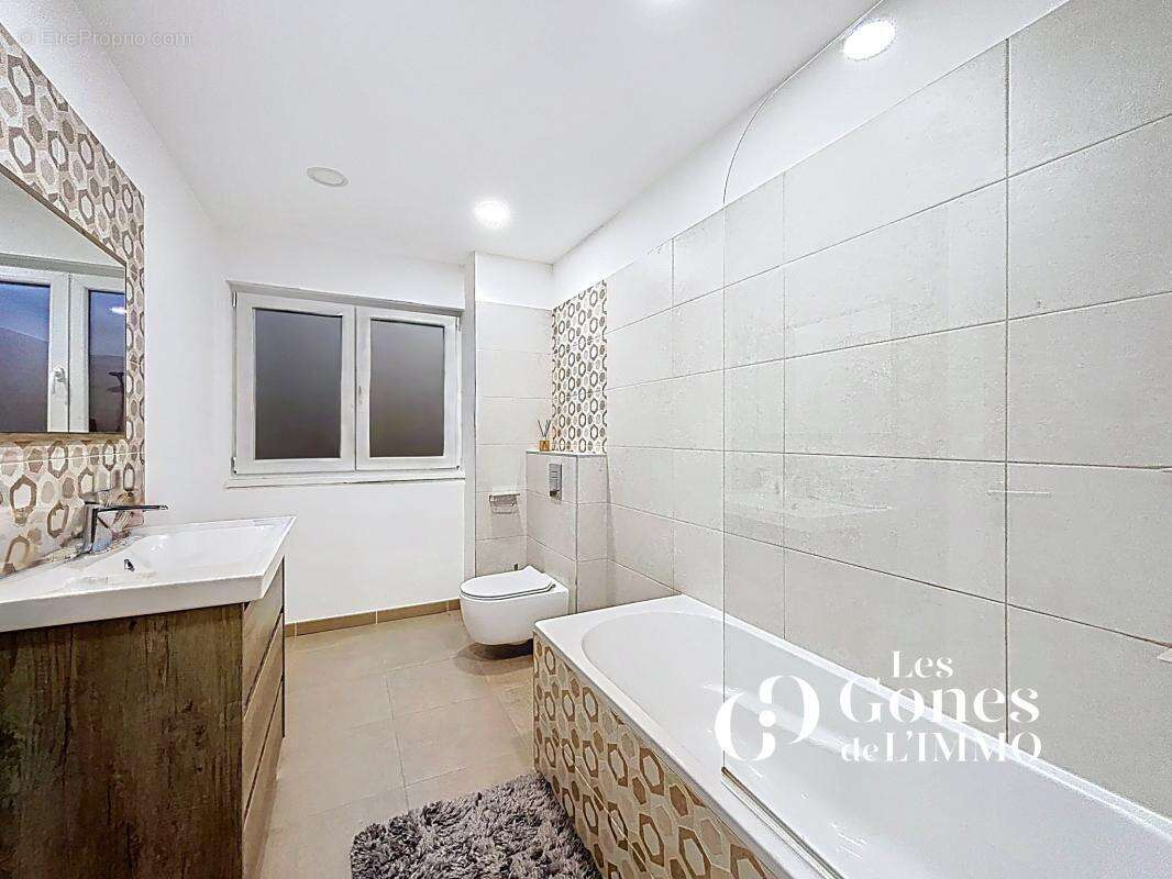 Maison à TASSIN-LA-DEMI-LUNE