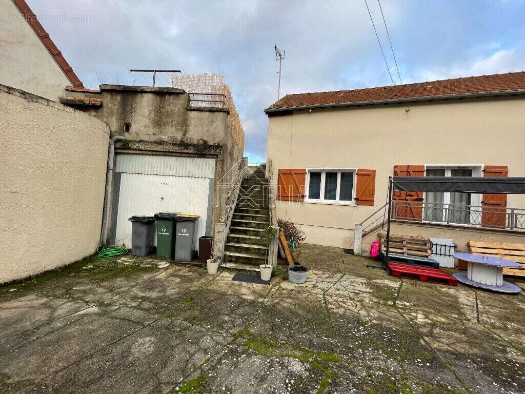 Maison à BONNIERES-SUR-SEINE