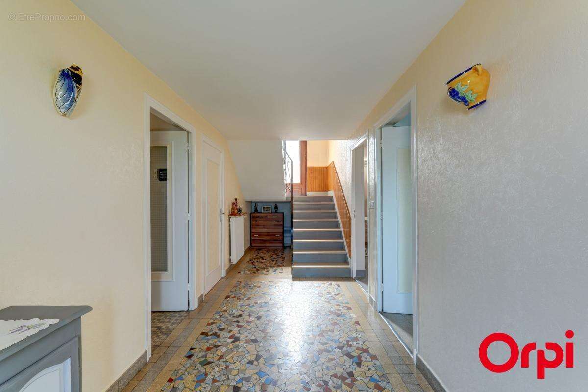 Maison familiale de 158 m² avec une belle vue dégagée - photo 16