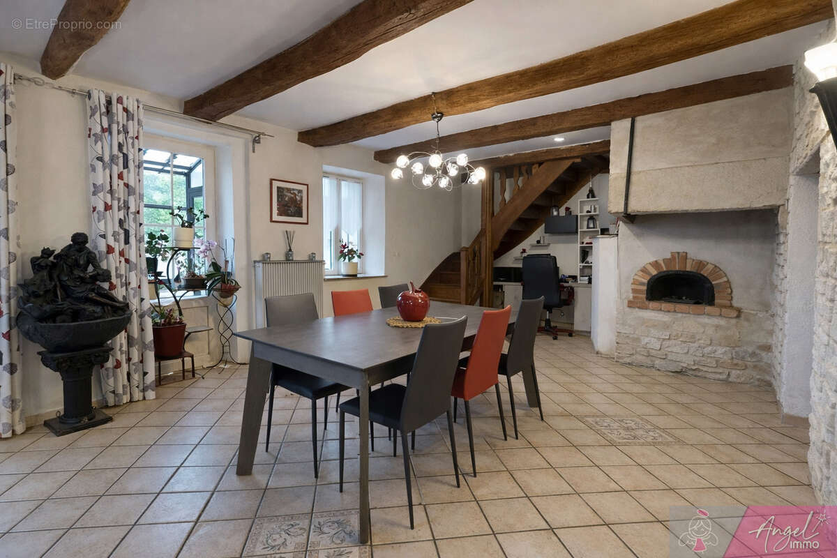 Maison à MONT-SOUS-VAUDREY