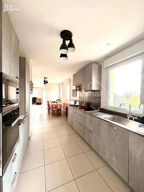 A VENDRE au coeur de Chateauneuf Du Pape dans résidence récente de standing , Appartement t4 de 128 m²  avec grand garage et ter - photo 4