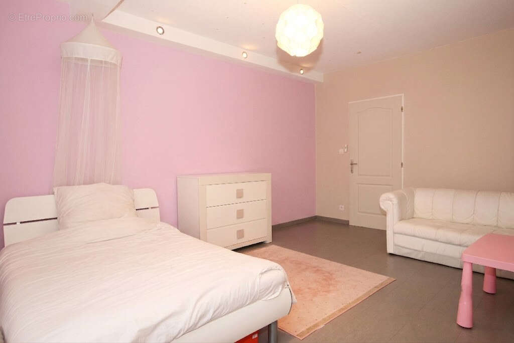 Appartement de 185 m² 3 chambres cave stationnement à vendre à RONCOURT - photo 6