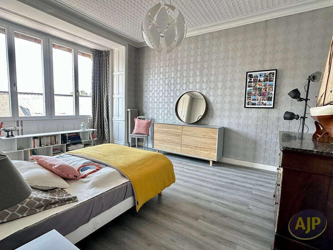 Maison à SAINT-ETIENNE-DE-MONTLUC