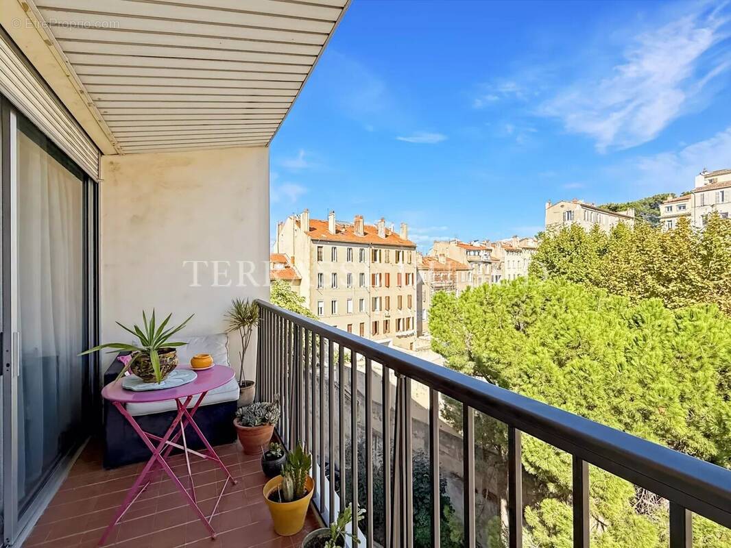 Appartement à MARSEILLE-7E