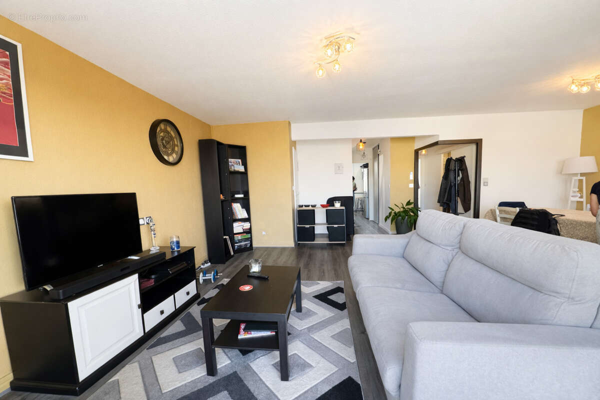 Appartement à LE COTEAU
