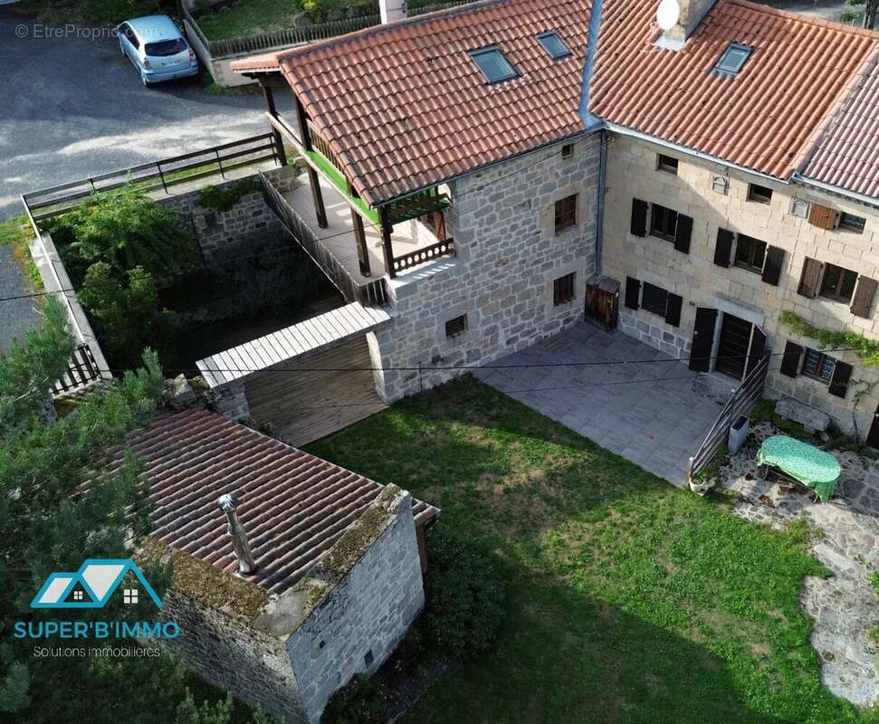 Batisse en pierre avec 2 logements et terrain - photo 16