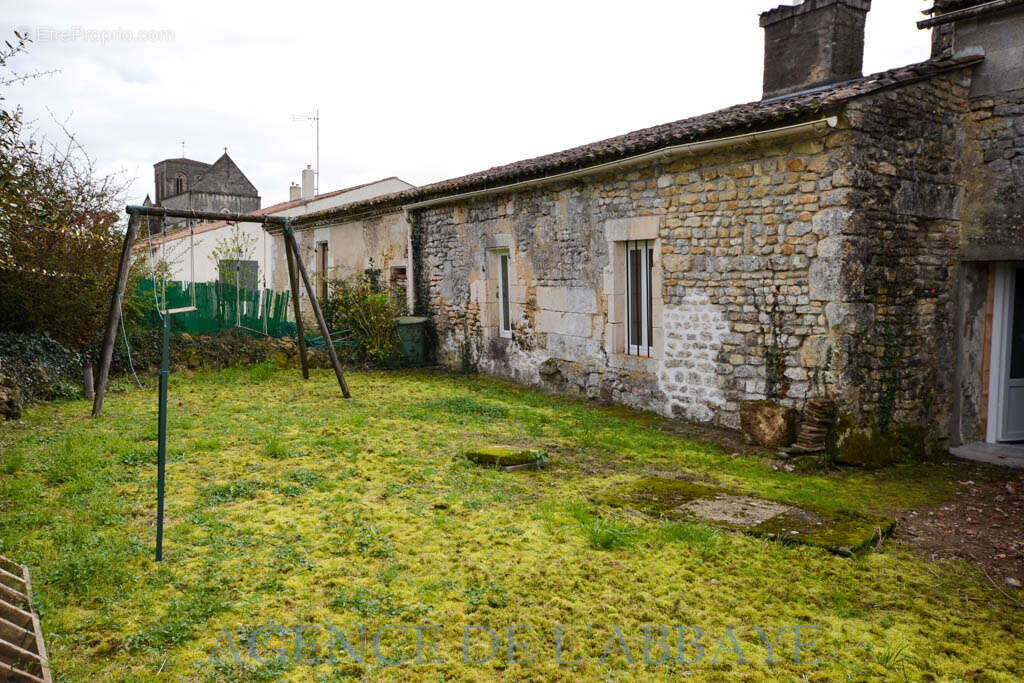 Maison à MONTPELLIER-DE-MEDILLAN