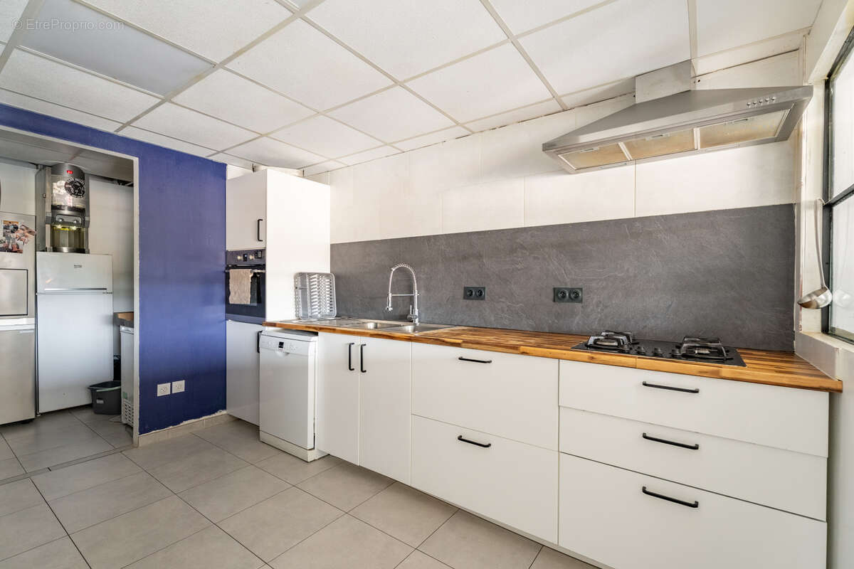 Commerce à CARRY-LE-ROUET