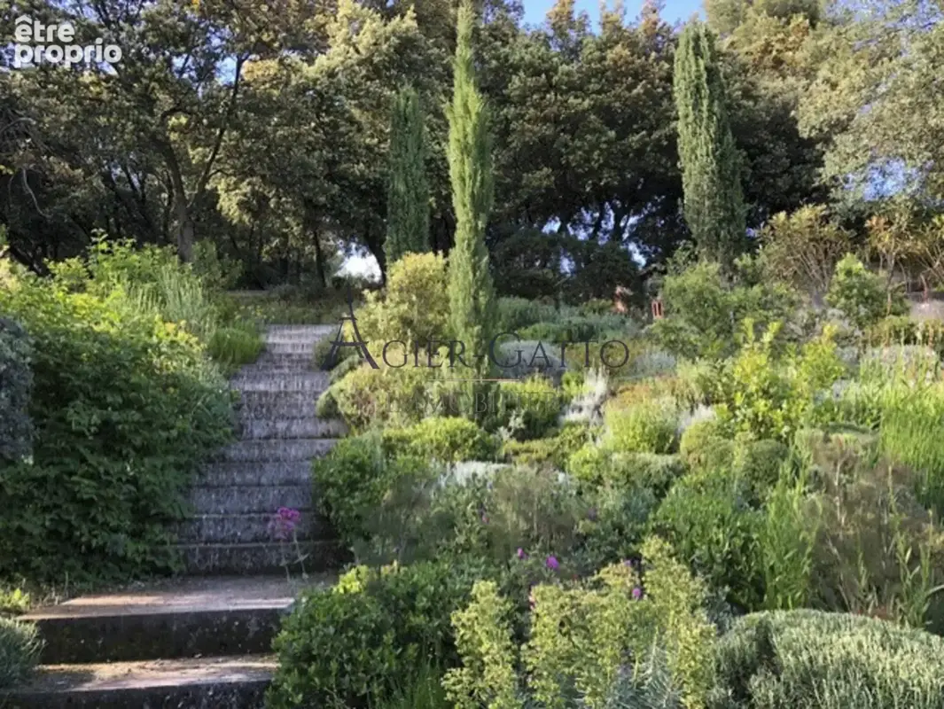 Vaison-la-Romaine, superbe bastide rénovée aux matériaux nobles, pour vivre et accueillir toute l'année. - photo 10