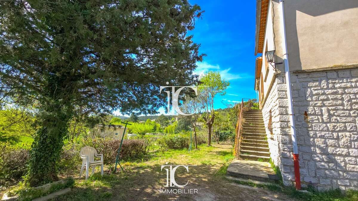 Maison à SAINT-PAUL-LE-JEUNE