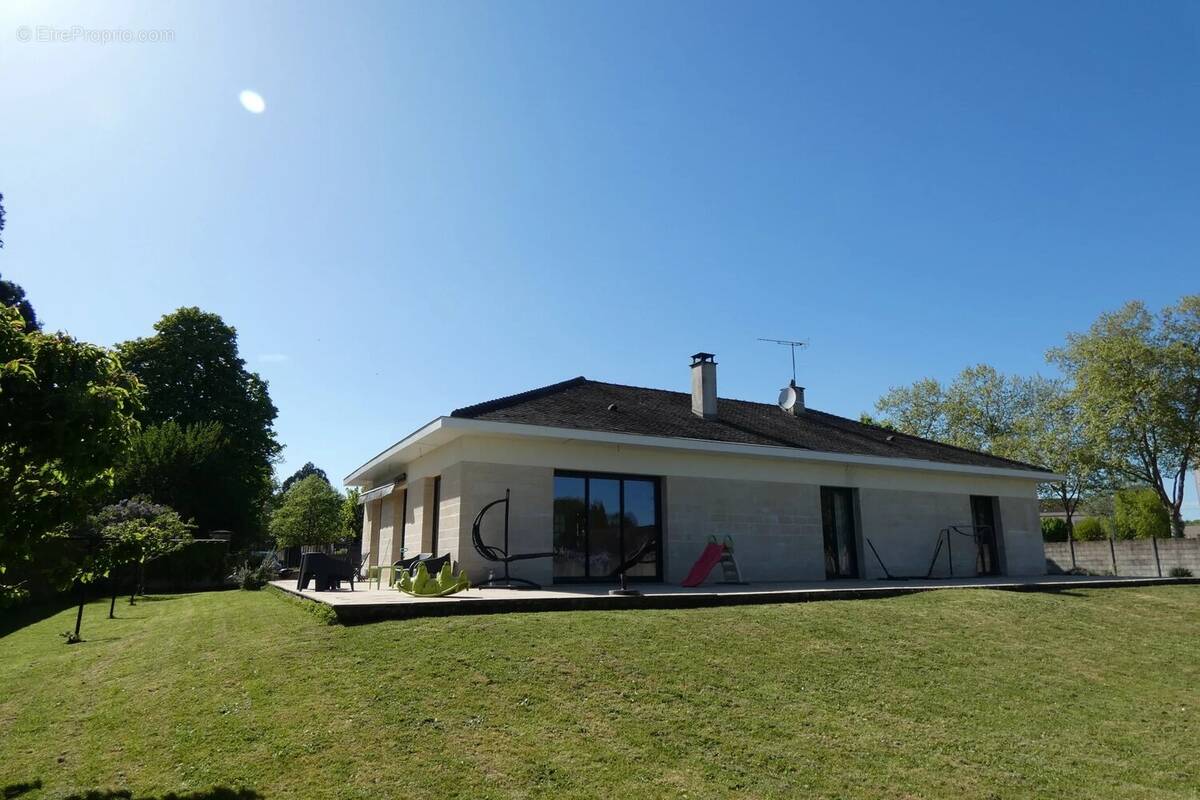 Maison à MONTCHANIN