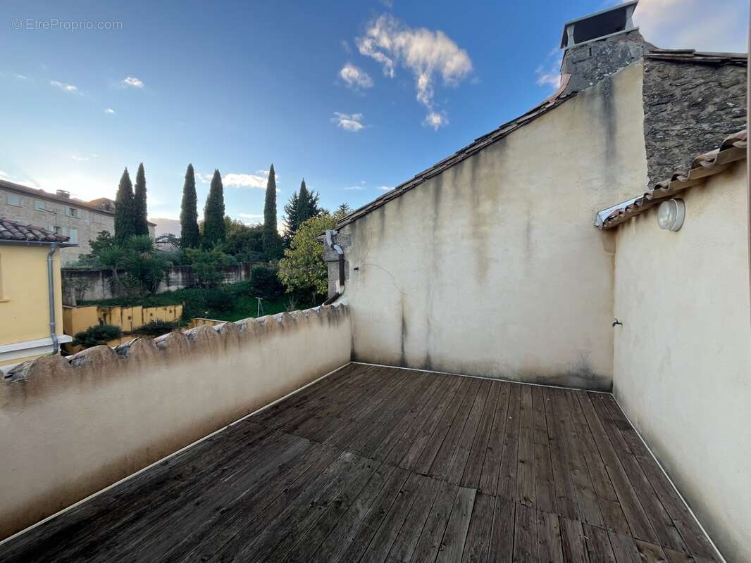 Terrasse en toiture & grand garage : une maison de village rare proche d’Uzès - photo 13