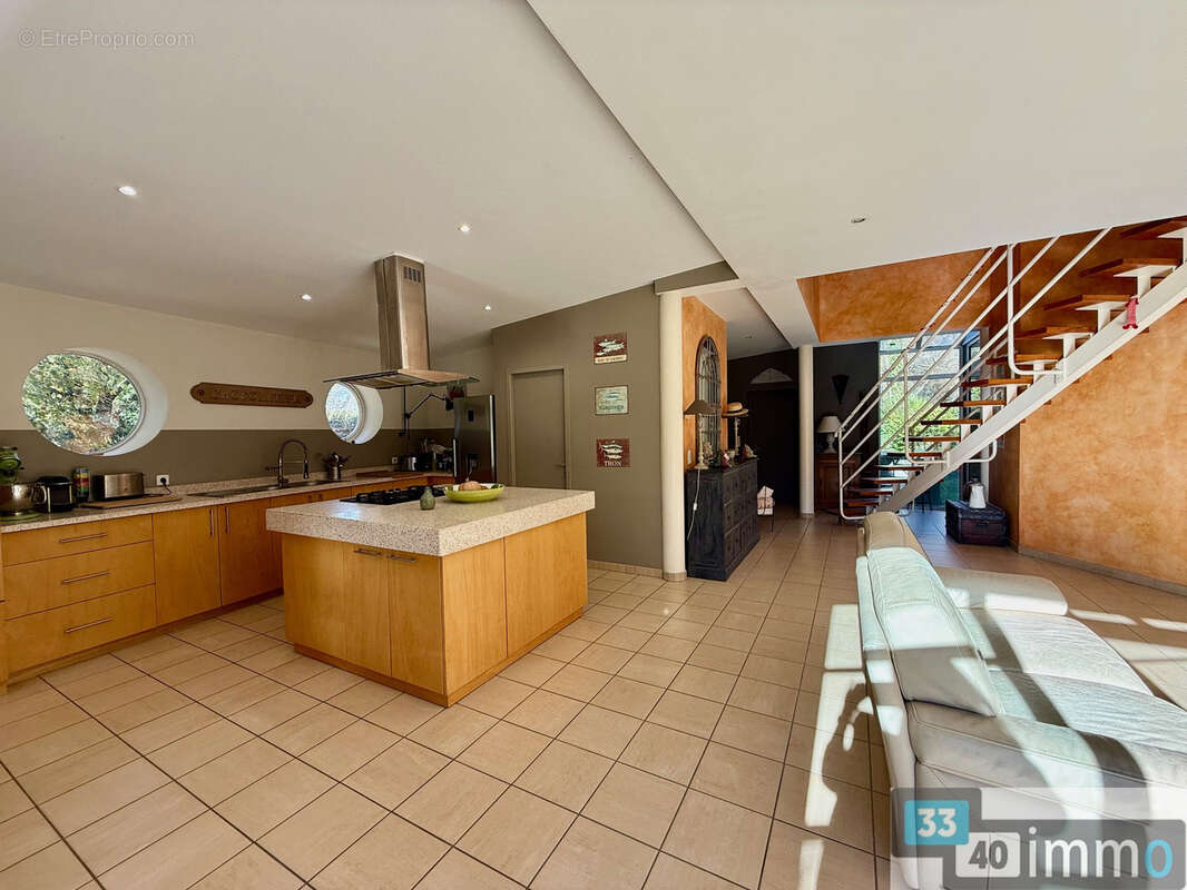 Maison d' architecte 235 m2 5 chambres a salles - photo 3