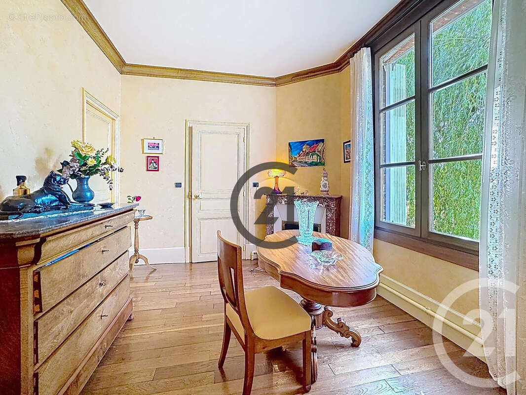 Maison 146 m² à Saint-Loup-De-Naud  - photo 6