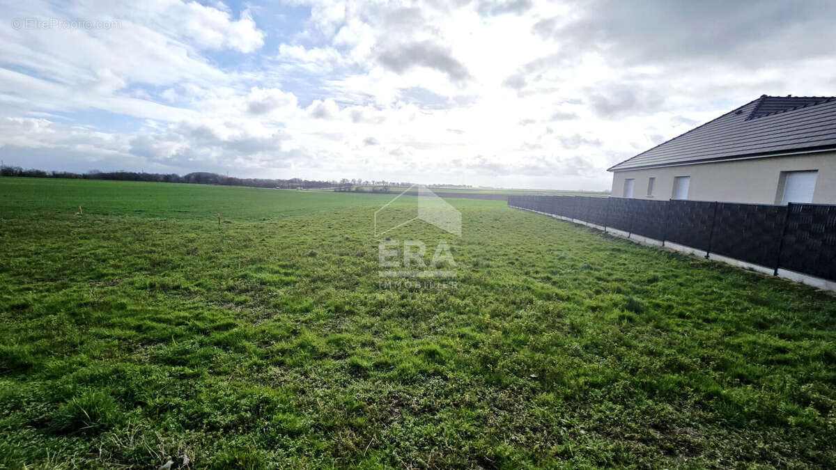 Terrain à URVILLERS