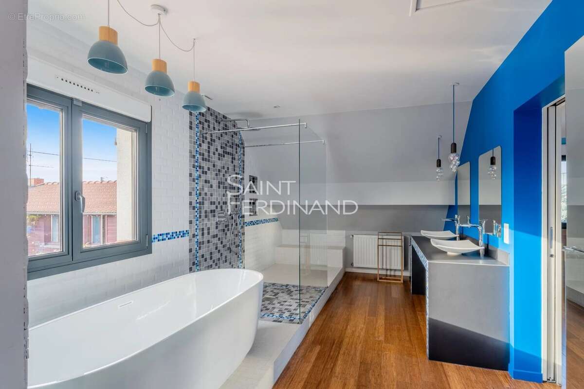 Maison à SARTROUVILLE