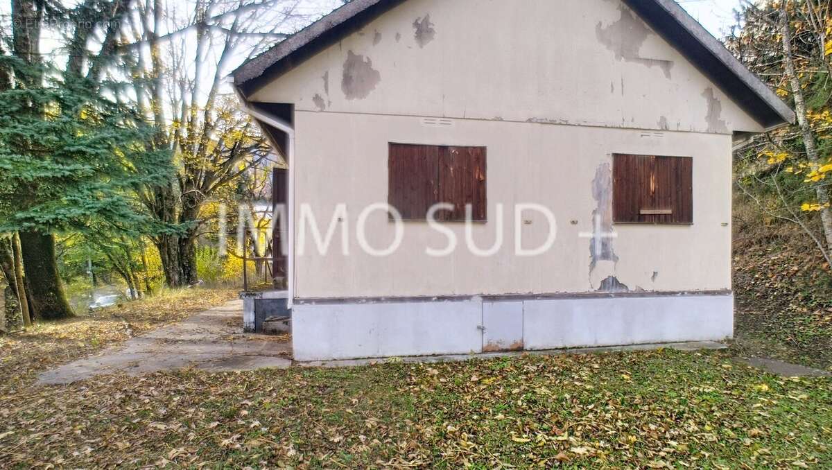 Maison à CHATEAU-BERNARD