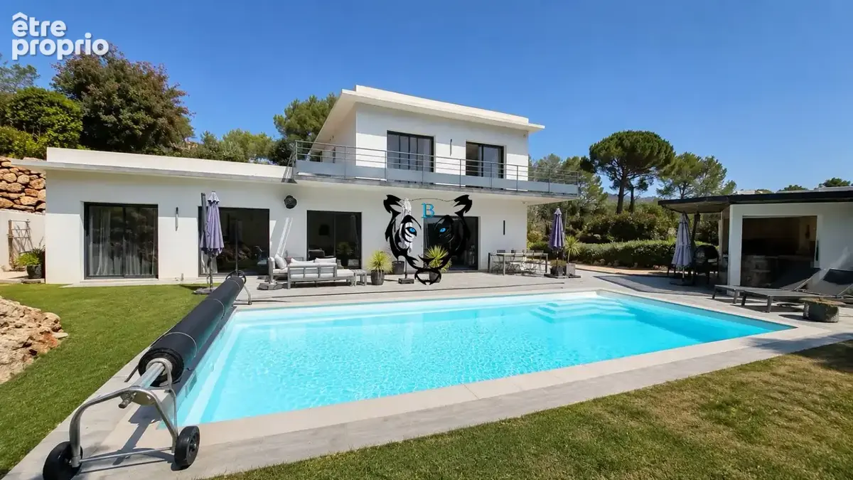 Maison à ROQUEBRUNE-SUR-ARGENS