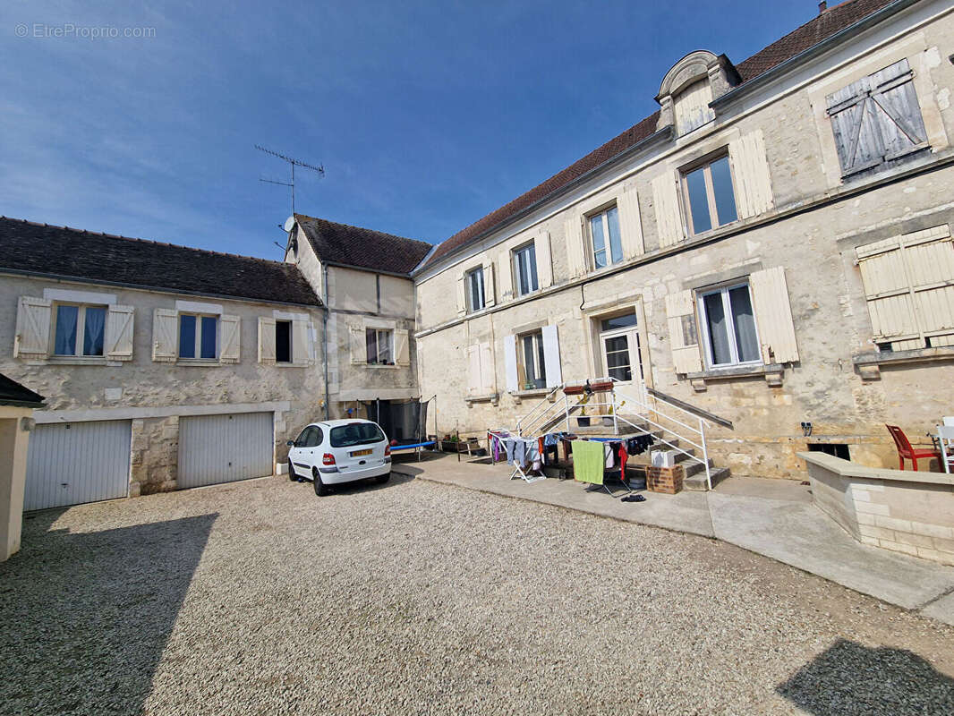Appartement à GY-L'EVEQUE