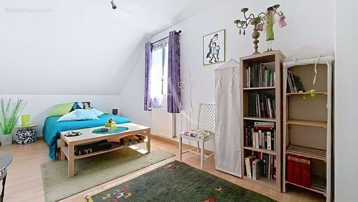 Briollay - Maison récente de plus de 220 m² avec de belles prestations - photo 10