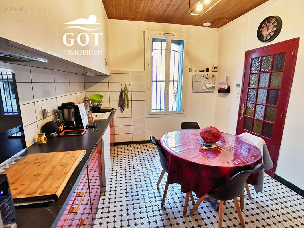 Maison à SAINT-LAURENT-DE-LA-SALANQUE