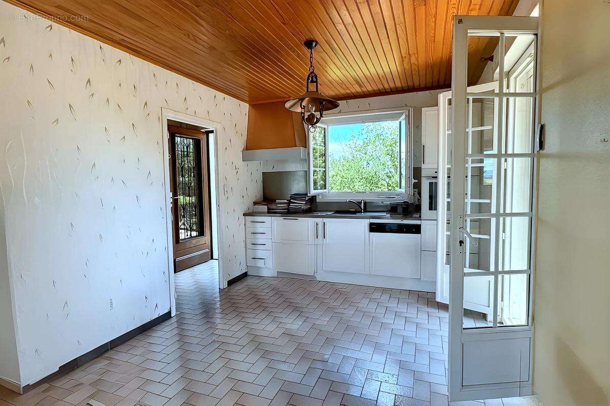 Maison 104 m² à Vendranges  - photo 6