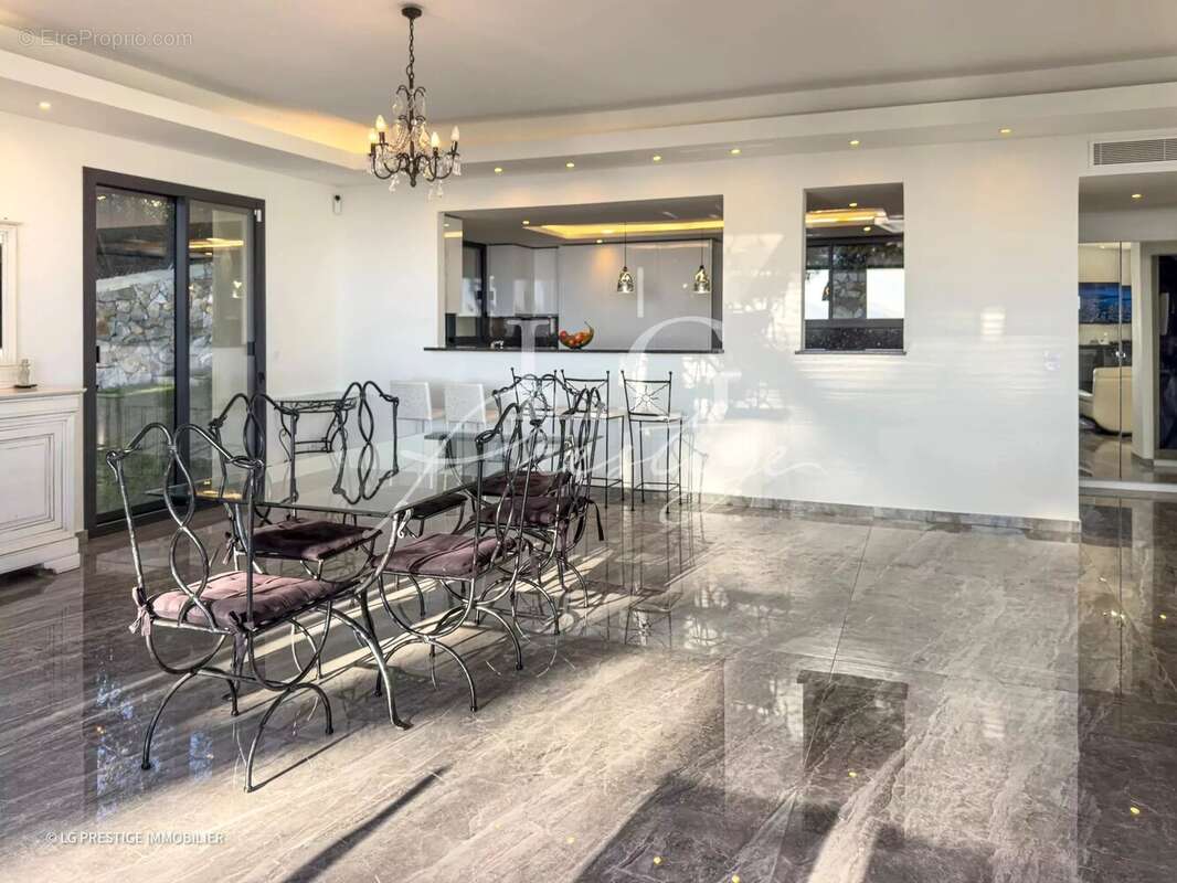 Maison à MOUGINS
