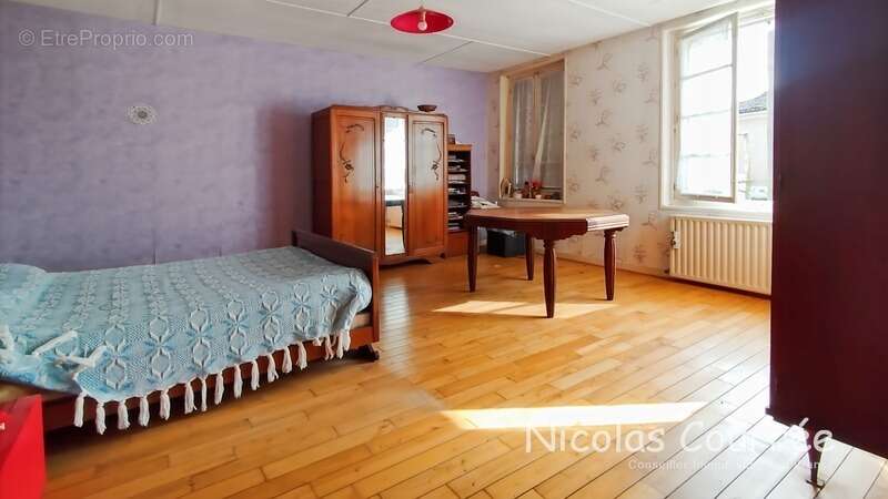 Maison à rénover – 191 m² – Fort potentiel – Environnement calme SAINT VINCENT LA CHATRE (79) - photo 11