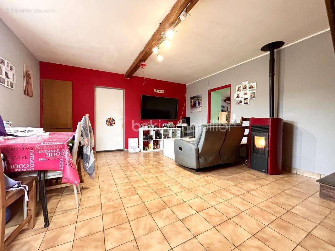 Maison avec terrasse, jardin et garage - photo 2