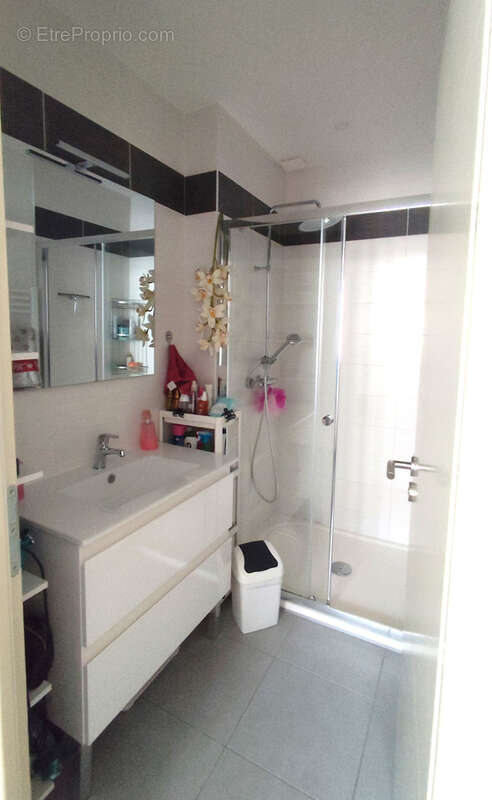 Appartement à JONQUIERES-SAINT-VINCENT